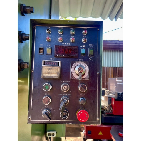 Máy dập SANGYONG MODEL ECS -250